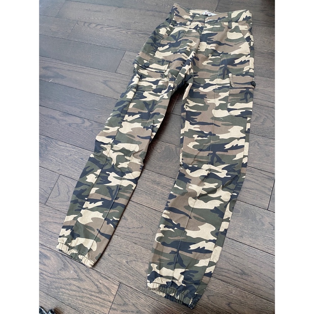 Womens camouflage pants size 8